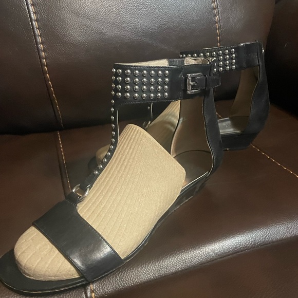 Micheal Kors black leather sandals - Picture 3 of 6